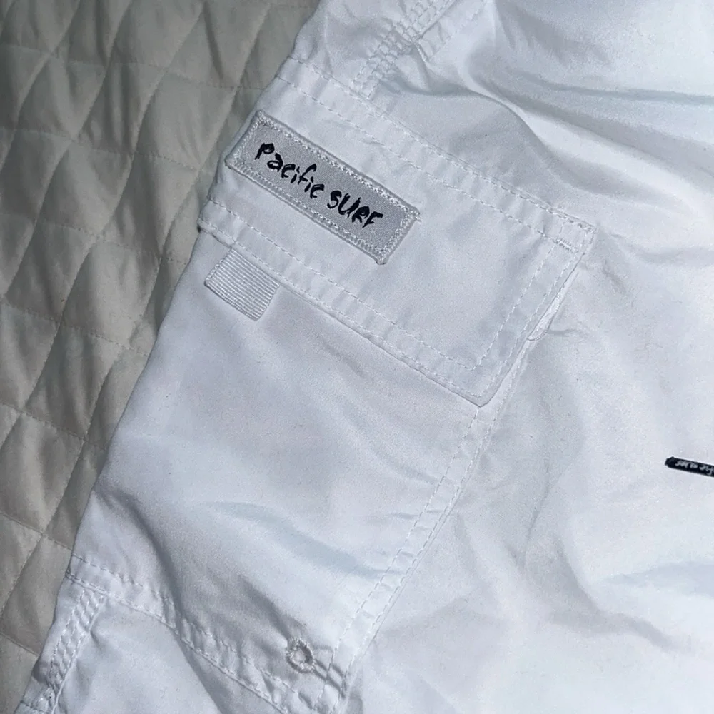(#14) Gently used Pacific surf shorts size medium men’s smoke free home
